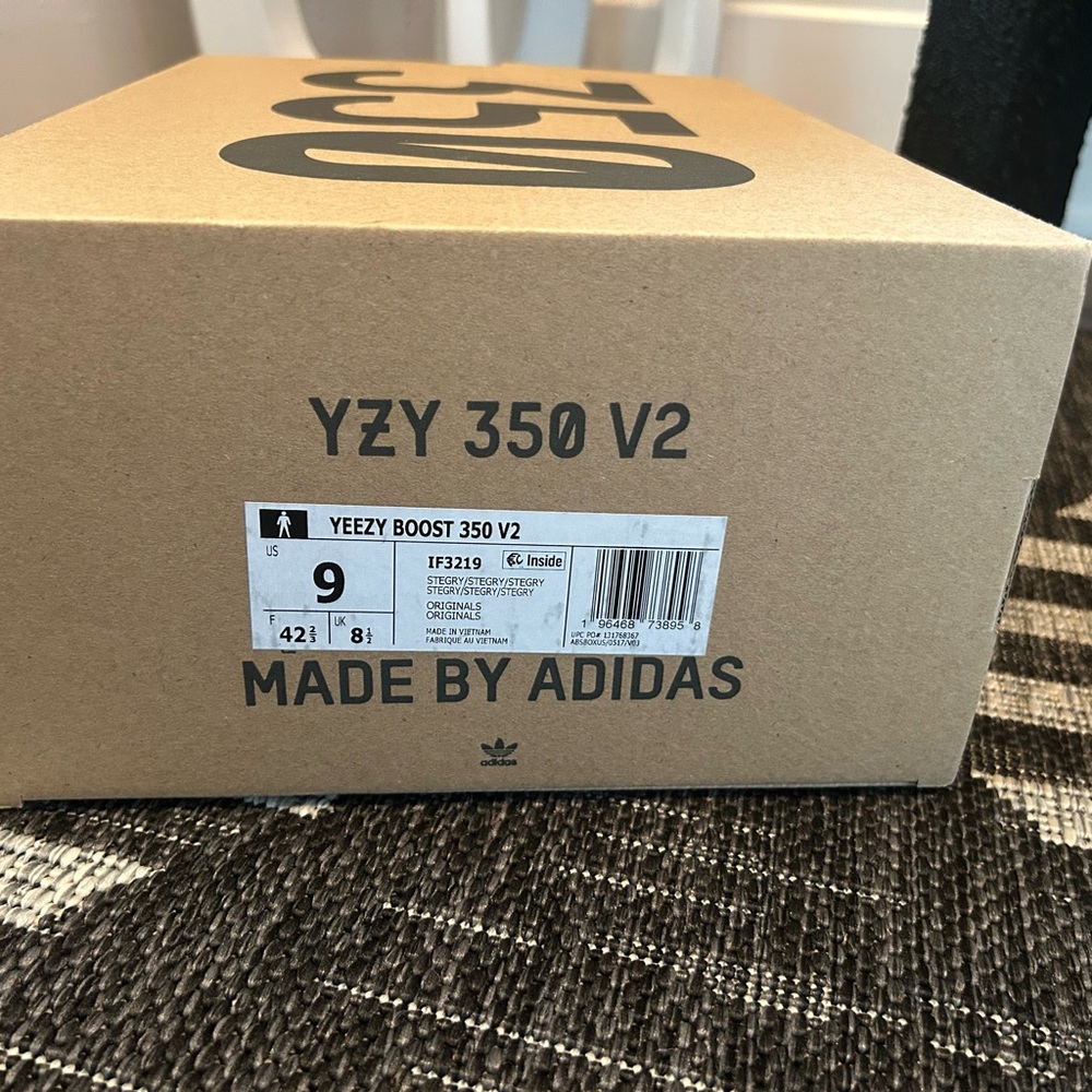 Men’s Adidas Yeezy Gray Sneakers - Picture 6 of 9